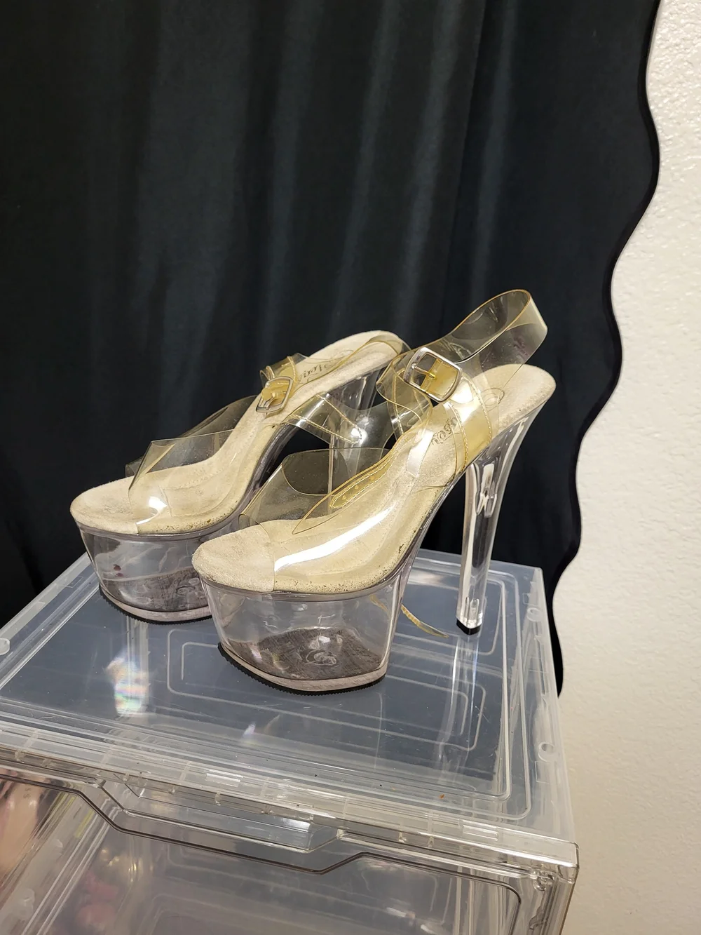 N/A elegant clear